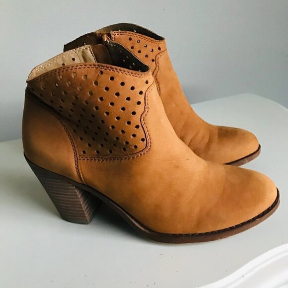 Lucky Brand Cafe Elko Eller Lasercut Suede Ankle Boot Size US 8 EUR 38 - Picture 4 of 11